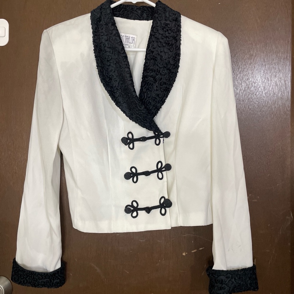 Vintage 80s Julian Taylor Cropped Tuxedo Jacket Black White Bolero Size 8